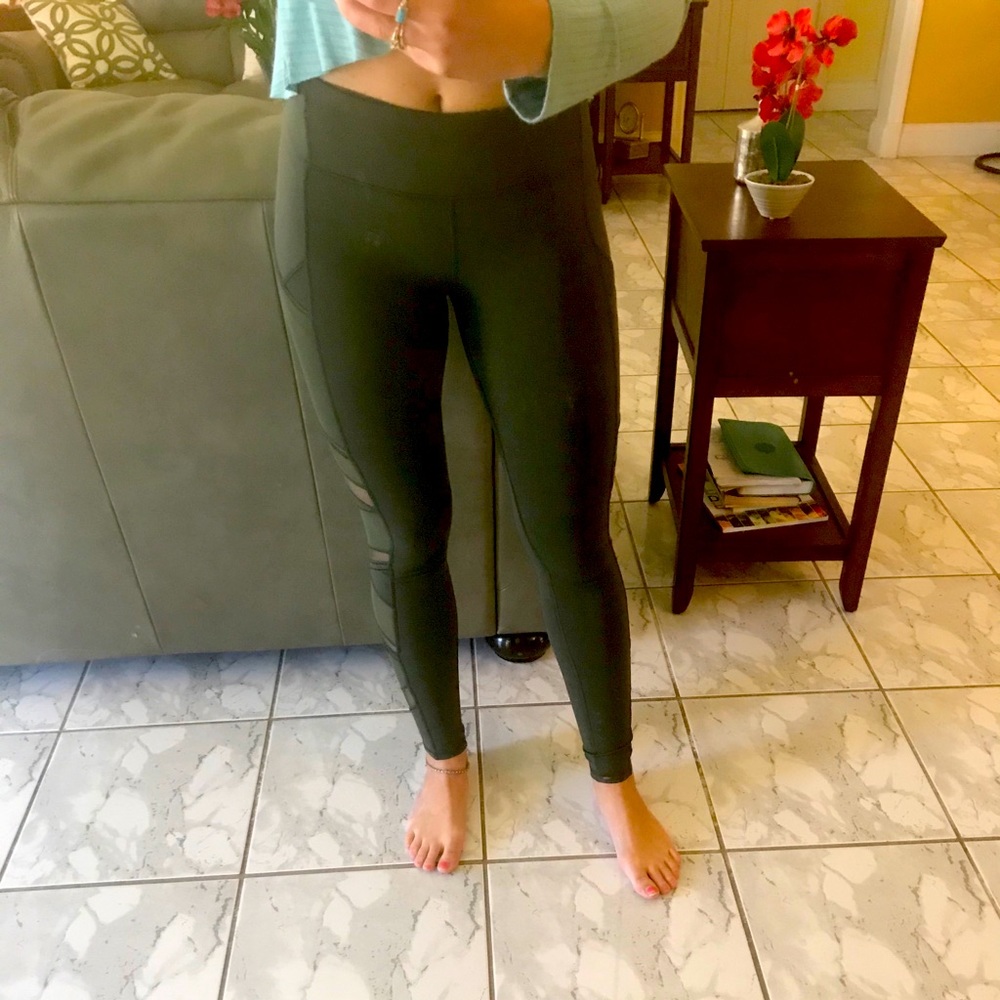 Dark green Lulu lemon cropped leggings